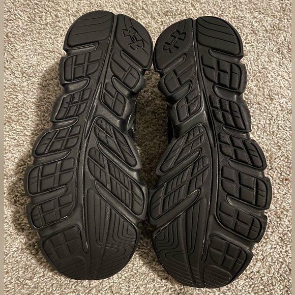 Under Armor Sneakers - Picture 5 of 6